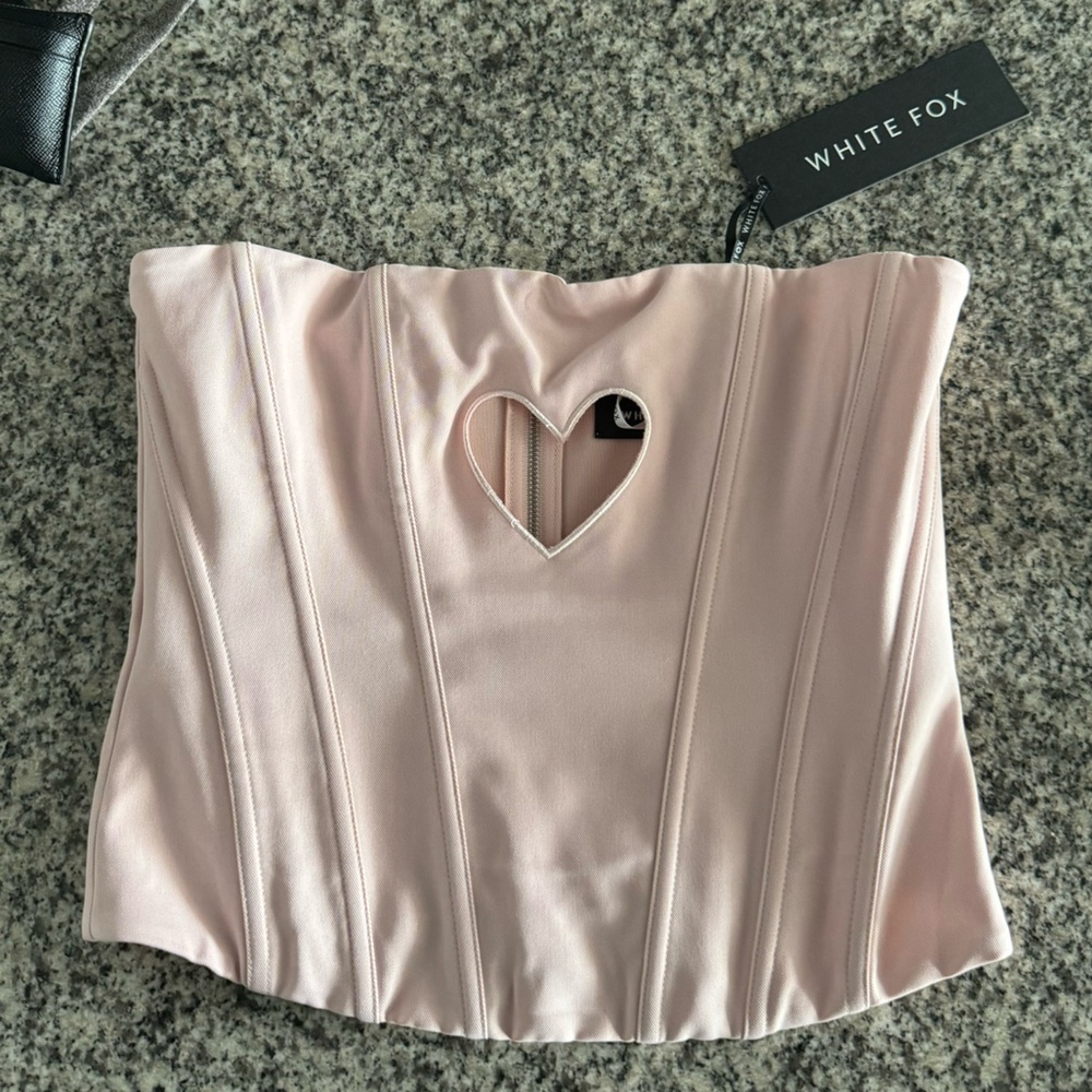 Whitefox cutout heart corset in light pink
(Sabrina carpender inspired)